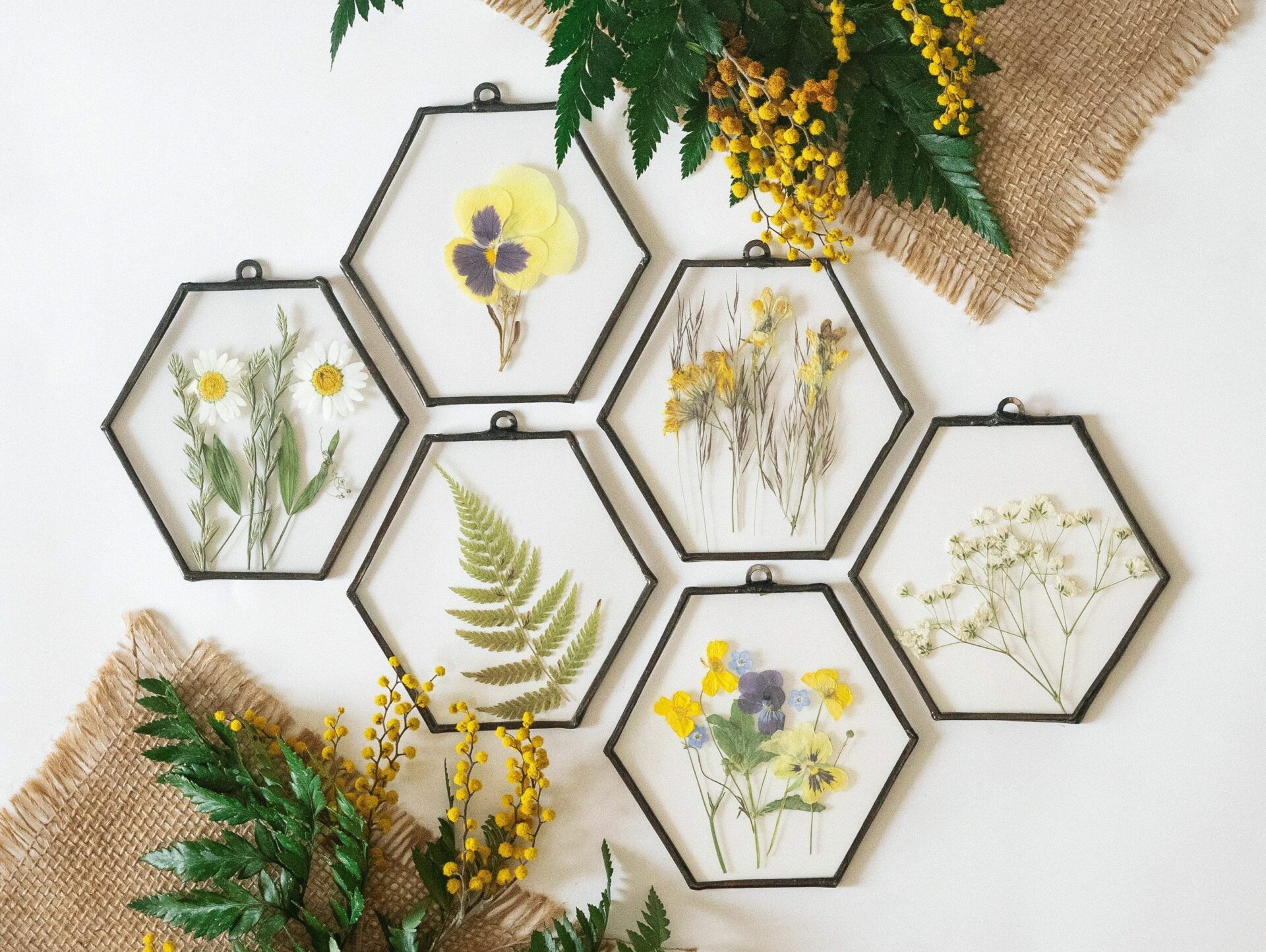 7 Amazing Flower Decoration Ideas (Ways to Decorate Home)