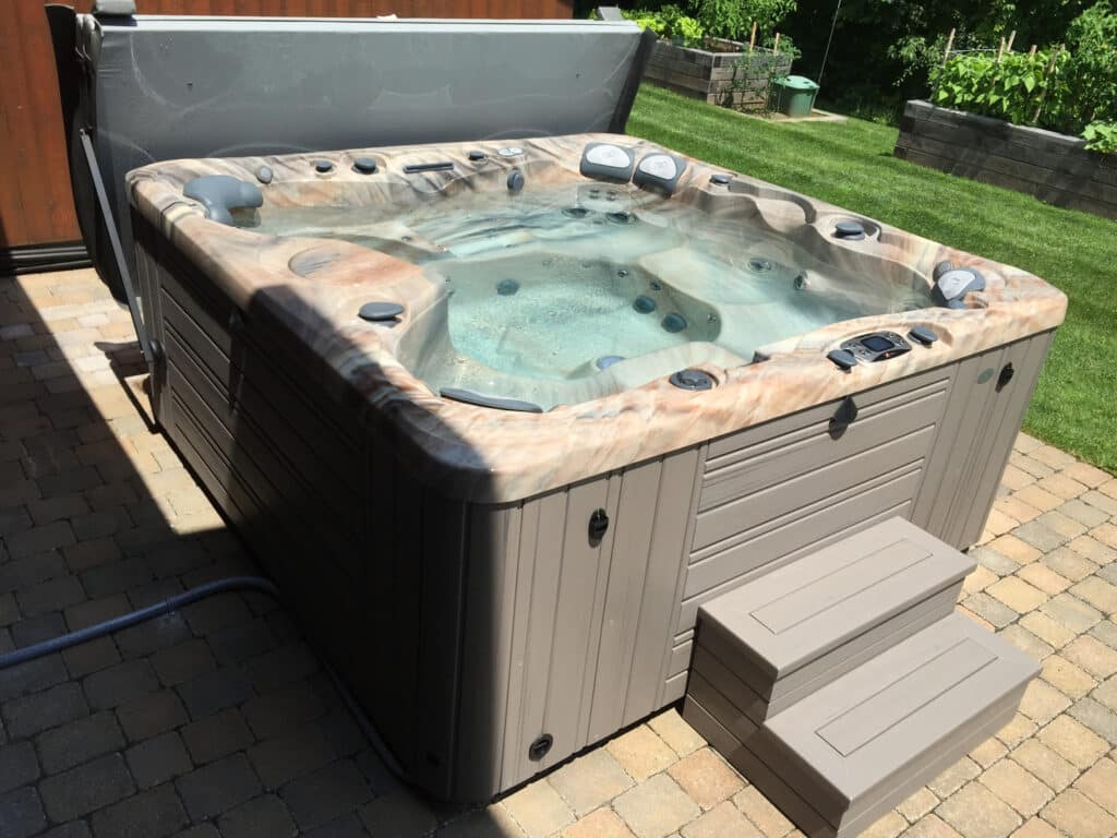 9+ Terrifying Hot Tub Brands to Avoid and Ones to Buy Instead