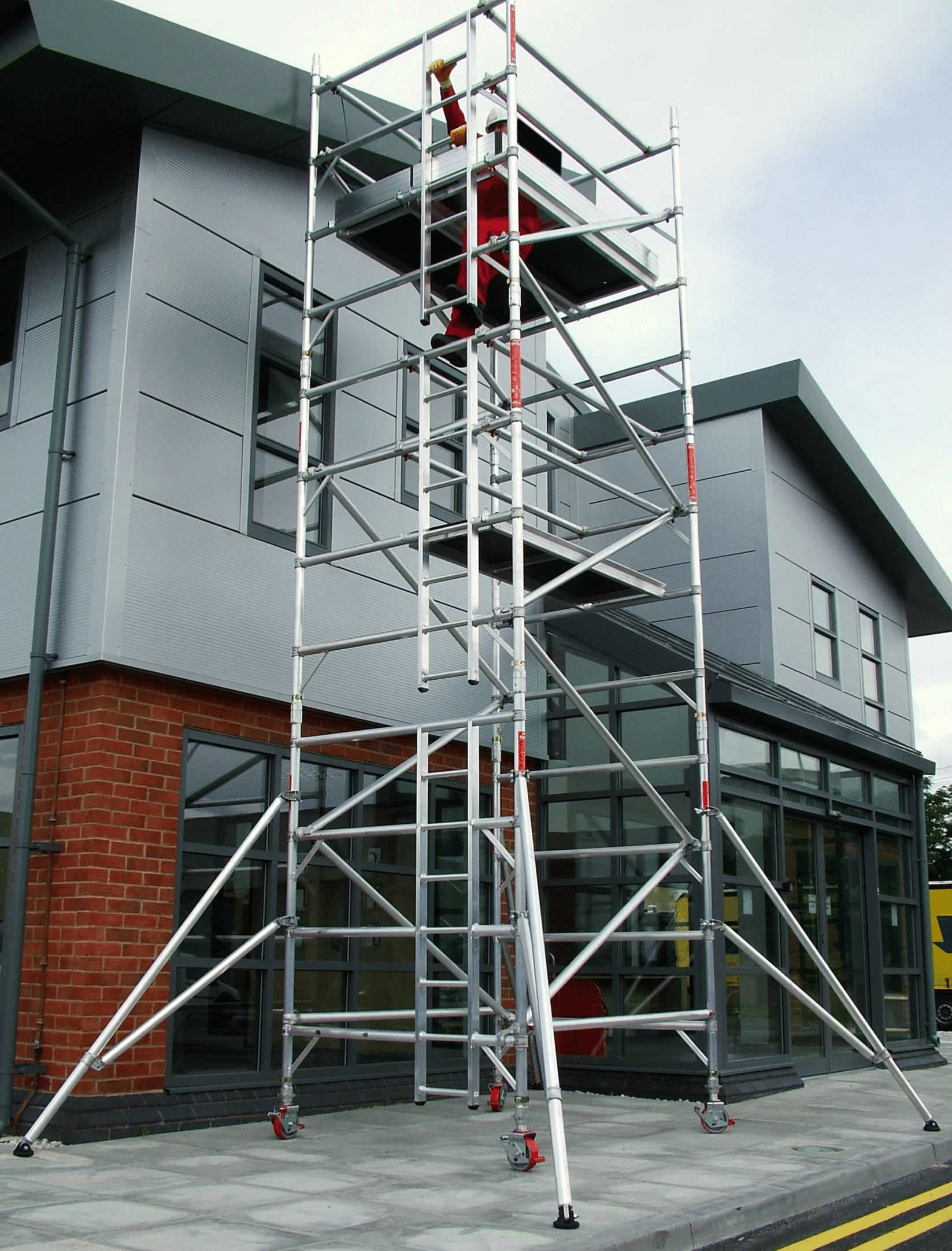 Advantages of Professional Scaffold Tower Rental